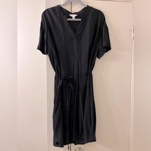 Black dress with pockets and a removable tie around the waist